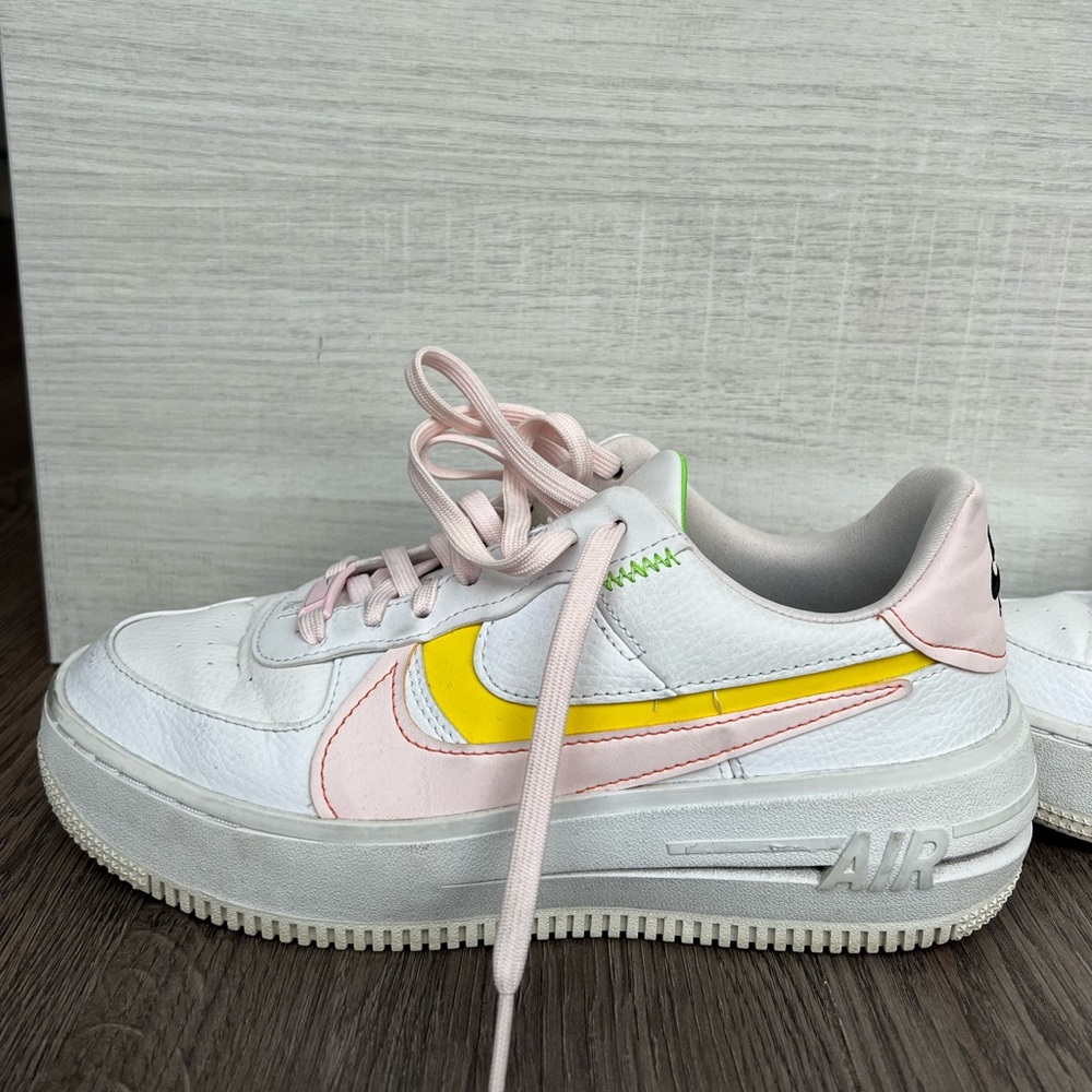 Women’s Nike Airs